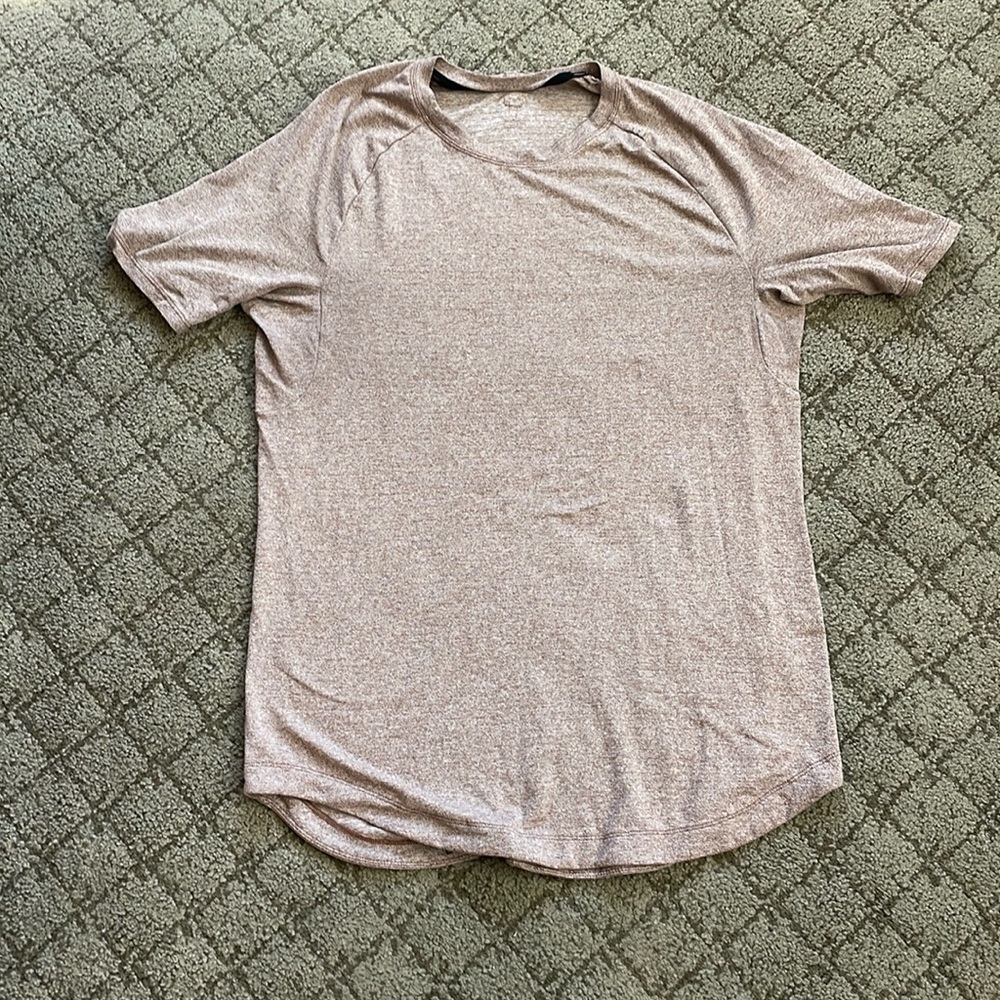 Men’s Lululemon license to train T-shirt small